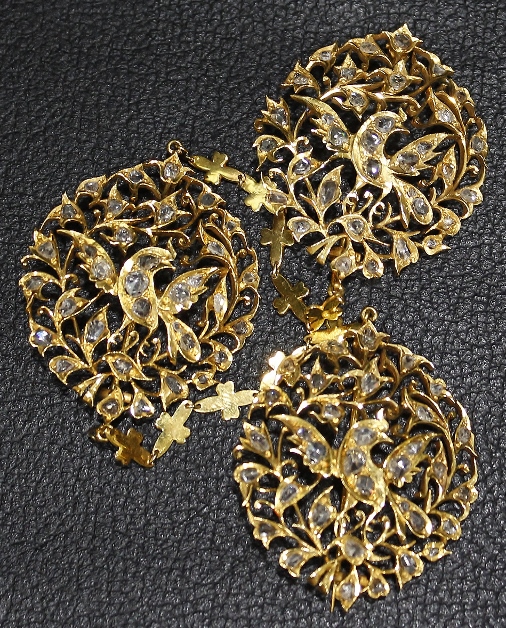 (image for) A RARE 20K ANTIQUE INTAN KEROSANG